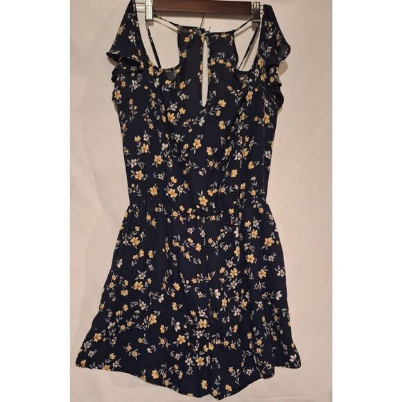 Maurices Womens Boho Crochet Cold Shoulder Floral Romper Size Medium Lined - Picture 2 of 4